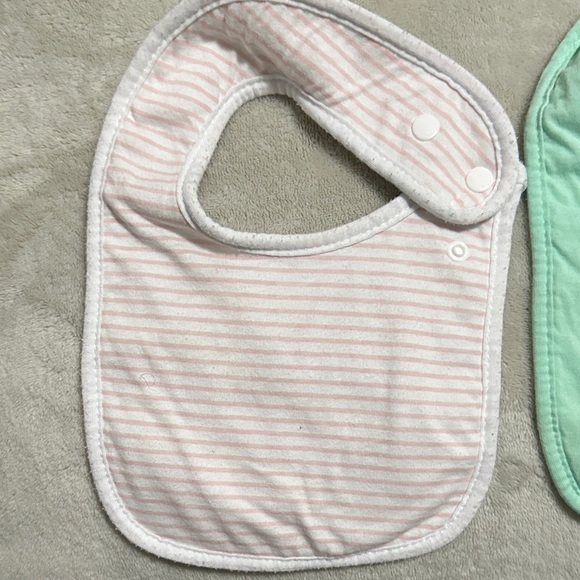 Assorted Baby Bib (8) & Cloths Set (5) - Pink, Gray, Green - Picture 5 of 6